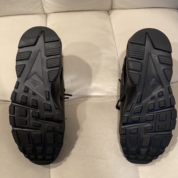 Nike shoes / 5 Y / worn once in house - Picture 2 of 2